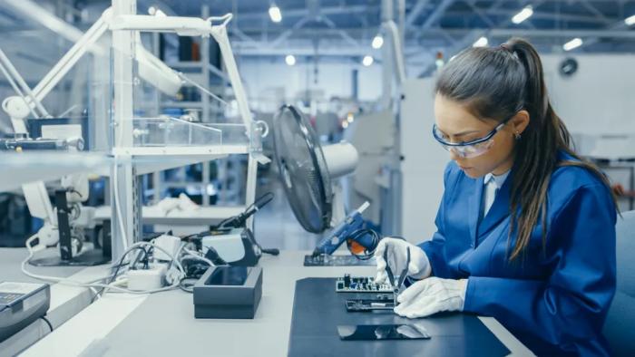 Explorează costurile de întreținere ale echipamentelor CNC